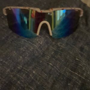 Really comfortable and looks really good being put on with other outfits.